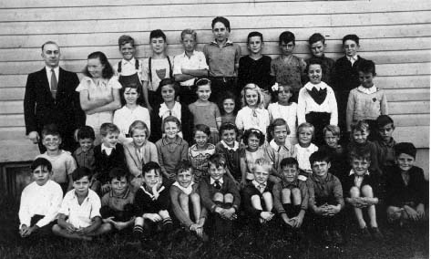 Class picture from Barriefield, S.S. No.1 Pittsburg Township, 1936-1937